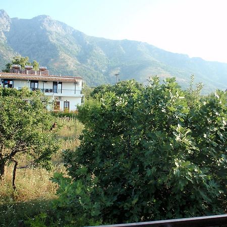 Meraklis Rooms Kariotes Екстер'єр фото