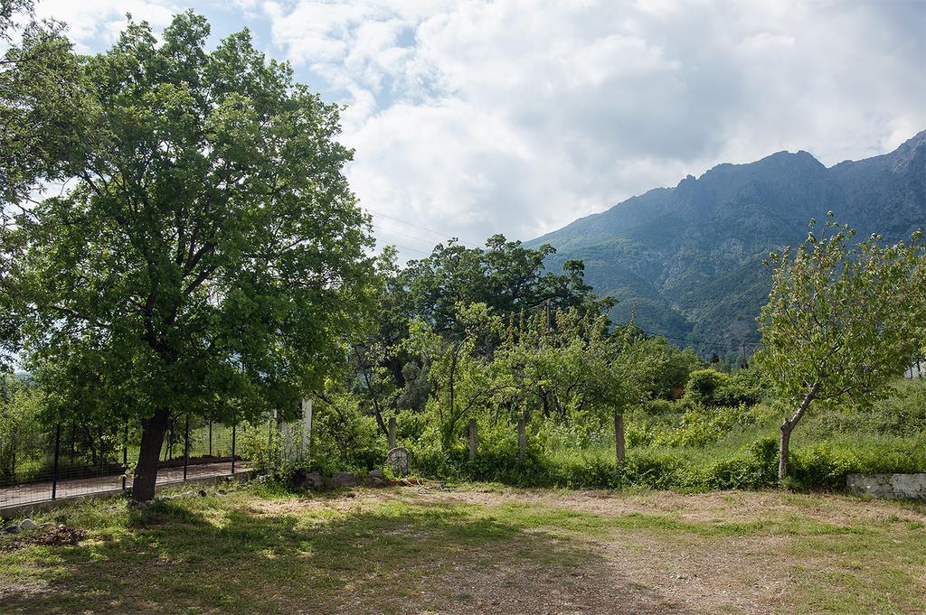 Meraklis Rooms Kariotes Екстер'єр фото
