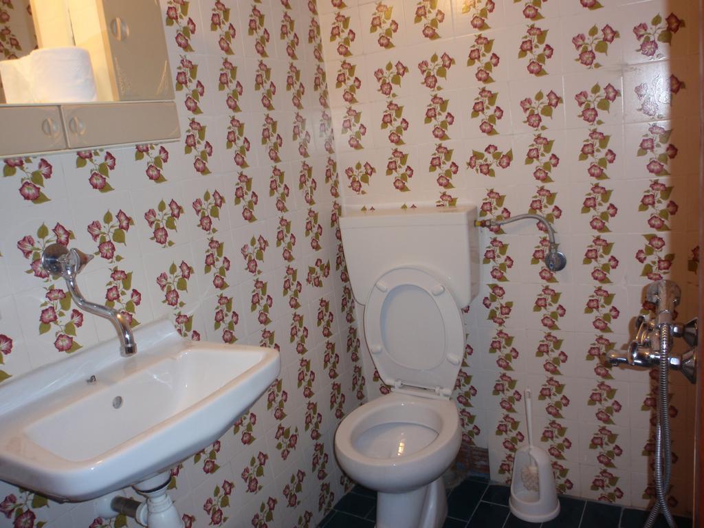 Meraklis Rooms Kariotes Екстер'єр фото