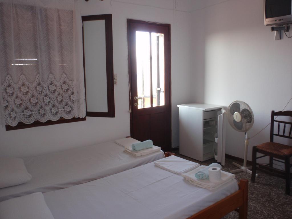 Meraklis Rooms Kariotes Екстер'єр фото